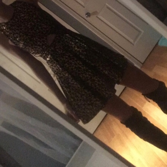 🚨 Event Dress - Picture 1 of 5